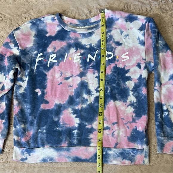 F•R•I•E•N•D•S sweatshirt in girls size L (10/12) - Picture 4 of 10